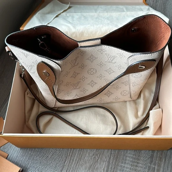 Louis Vuitton Authentic Limited Hina PM in Mahina Crème Shoulder Bag SOLD OUT - Picture 8 of 16